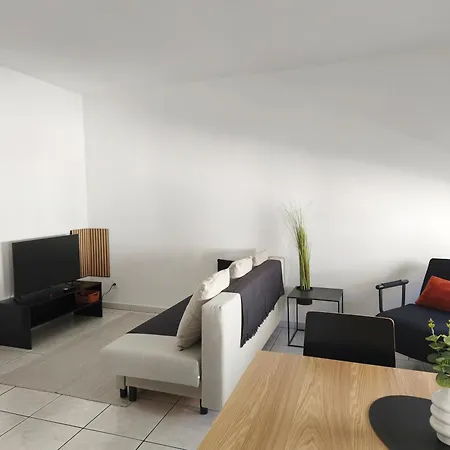 T2 Centre Apartment *