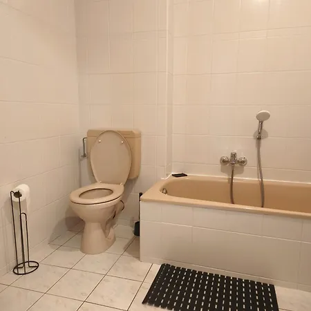 T2 Centre Apartment *