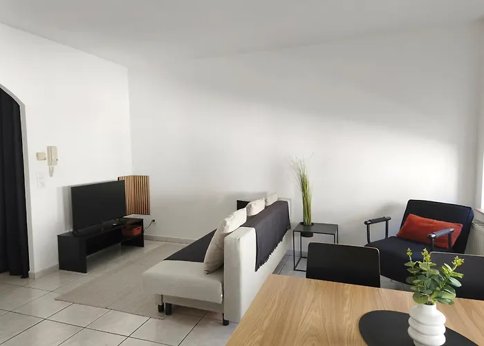 T2 Centre Apartment *